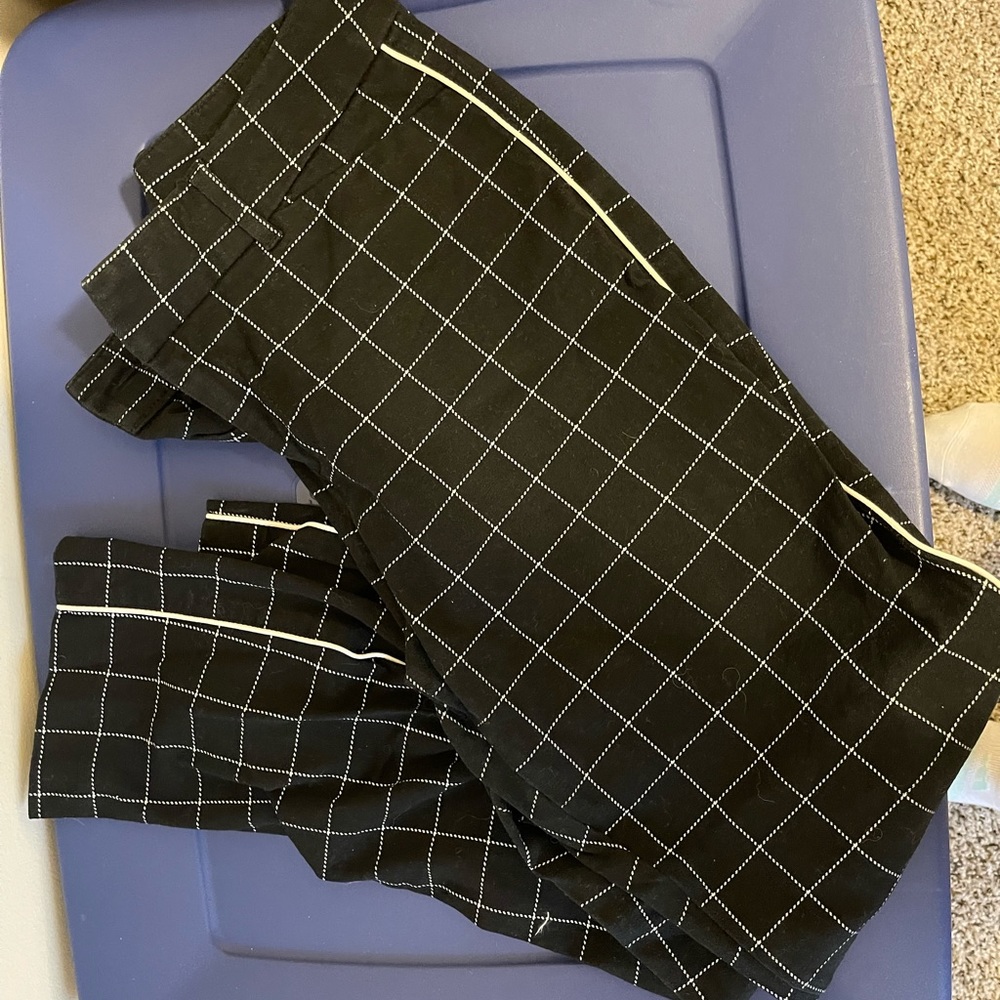 Old Navy Pixie cut ankle pants. Black and white pinstripe with white stripe down